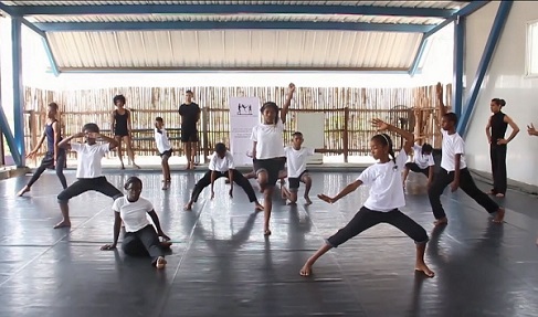 img-Niños practicando danza