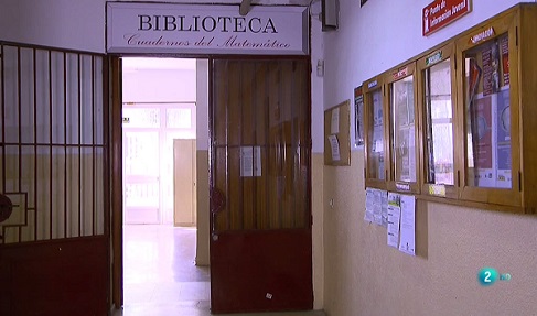 Puerta de la biblioteca del instituto