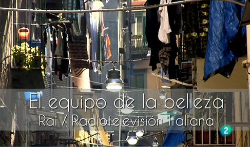 Calle del barrio de la Sanitá, Nápoles, Italia