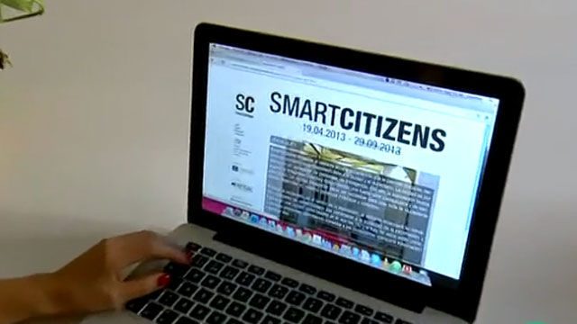 Ordenador con la página web de smart citizens