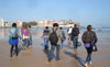 img-Grupo de personas en la playa