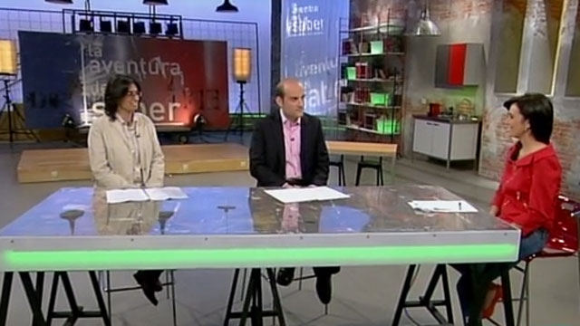 Felipe Ortega y María Sefiradi durante una entrevista