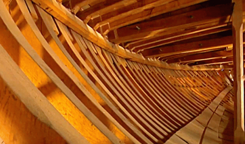 Casco de madera de un barco