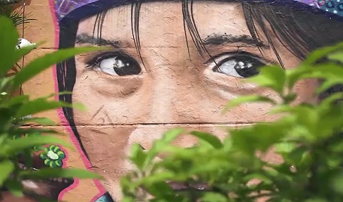 Grafiti de la cara de una mujer