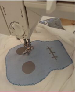 Maquina de coser bordando