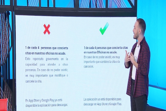 img-Vista de Alex Herrero comparando textos.