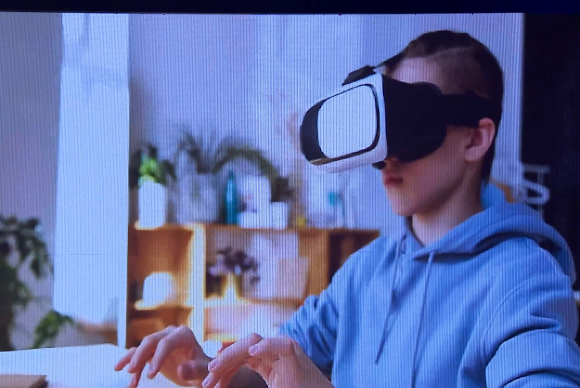 img-Niño usando gafas de realidad virtual